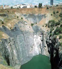 "Big Hole",  the largest hole in the world excavated by hand.